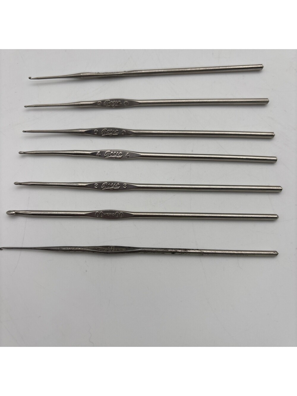 Lot 7 mixed Vntg Crochet Hooks: Boyle #3, 4, 9, 9, 10, Magnolia 11, Hero #00